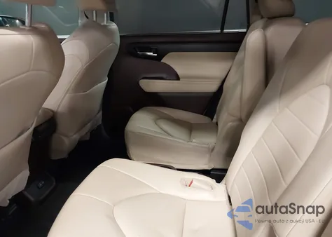 2022 Toyota Highlander Xle z USA, uszkodzony, nr VIN 5TDGZRAHXNS557967